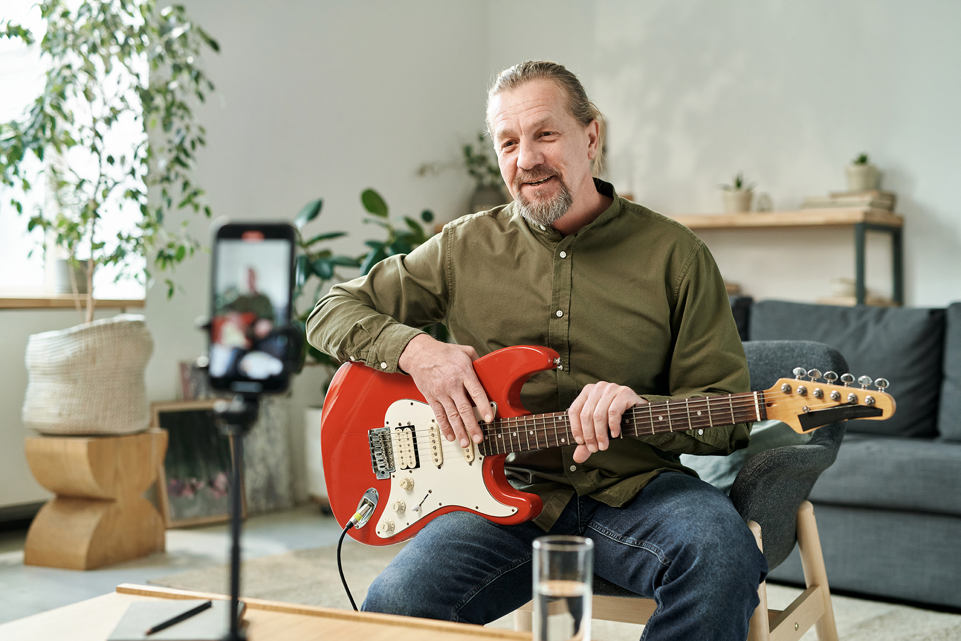 Gitarre online lernen als Wiedereinsteiger